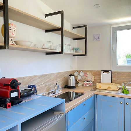 Areti Rooms Hotel Himare Bagian luar foto