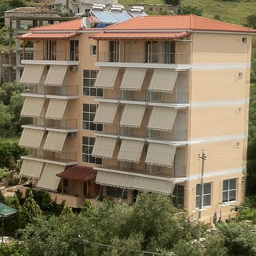 Areti Rooms Hotel Himare Bagian luar foto