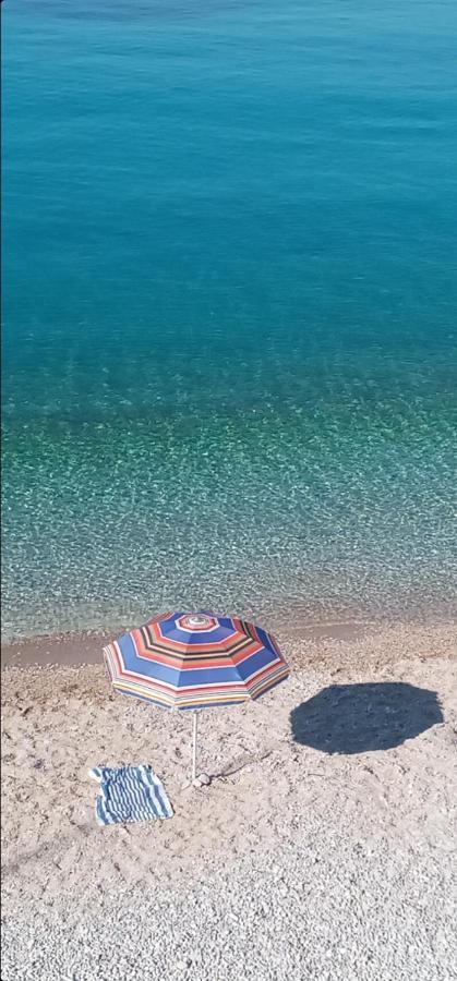 Areti Rooms Hotel Himare Bagian luar foto