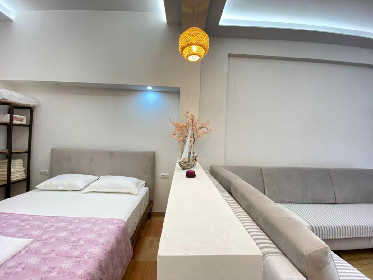 Areti Rooms Hotel Himare Bagian luar foto