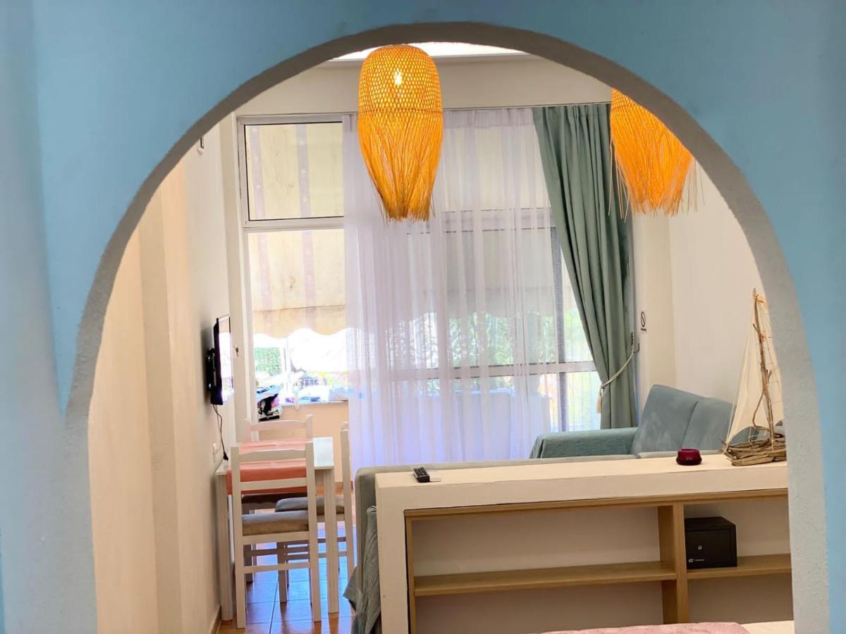 Areti Rooms Hotel Himare Bagian luar foto