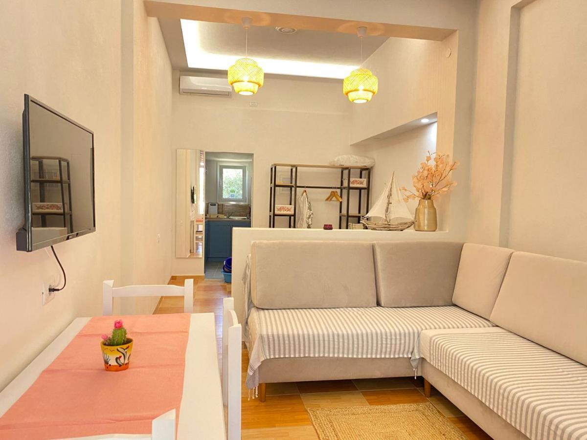 Areti Rooms Hotel Himare Bagian luar foto
