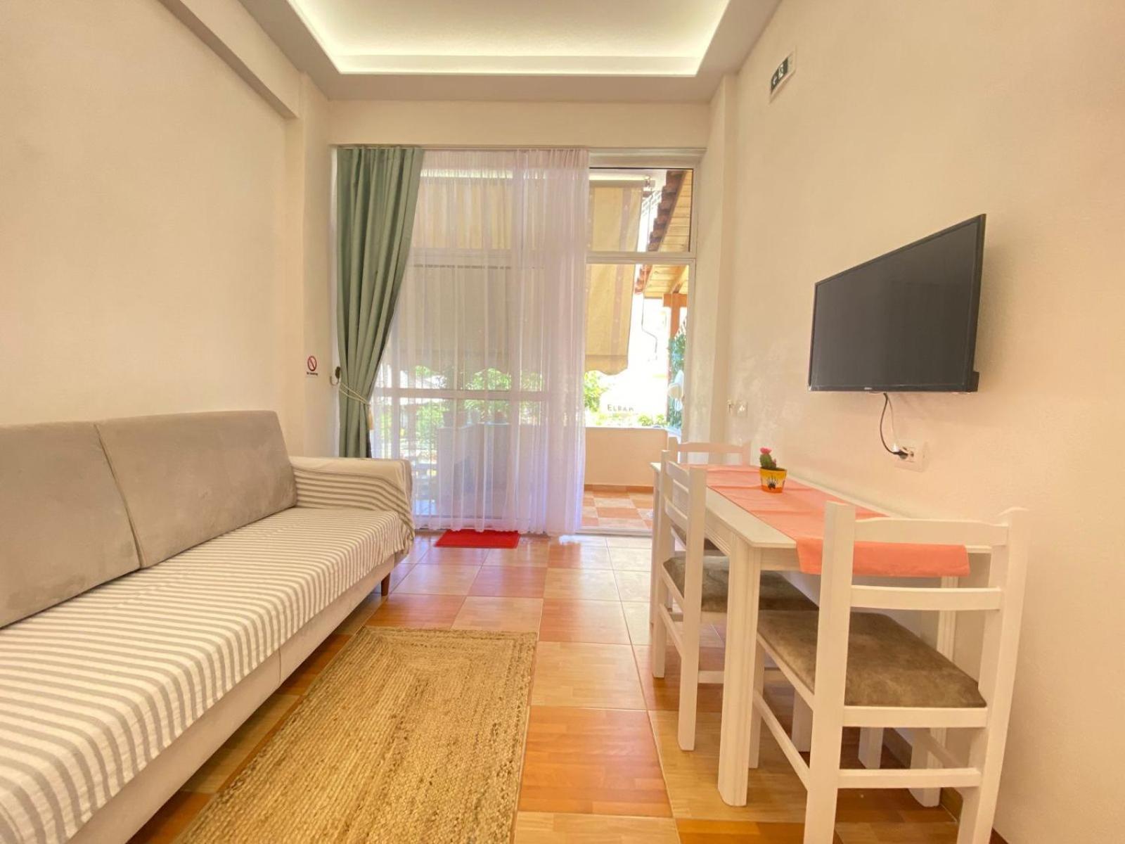 Areti Rooms Hotel Himare Bagian luar foto