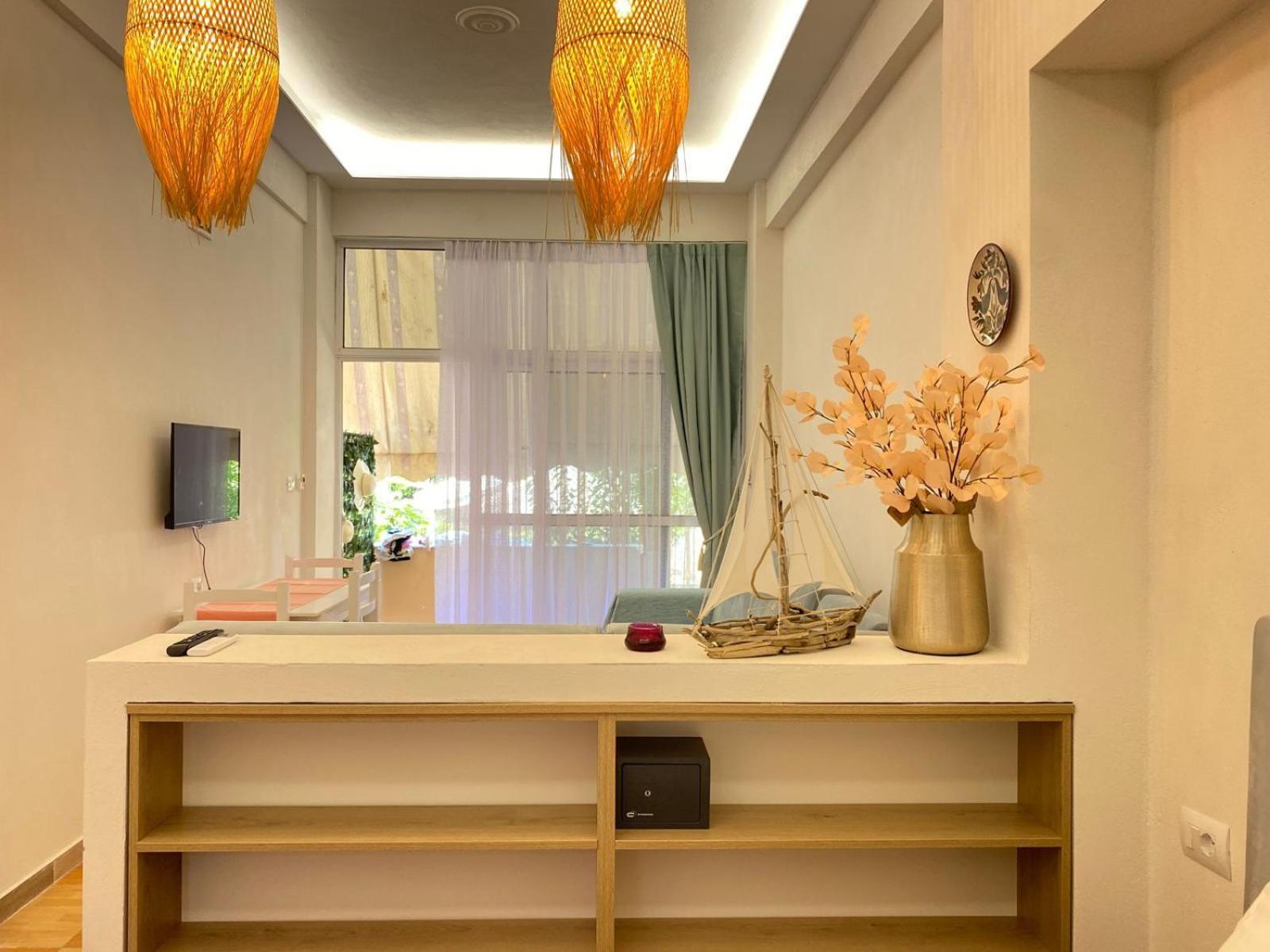 Areti Rooms Hotel Himare Bagian luar foto