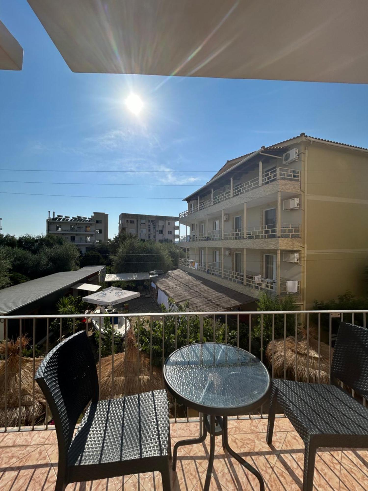 Areti Rooms Hotel Himare Bagian luar foto