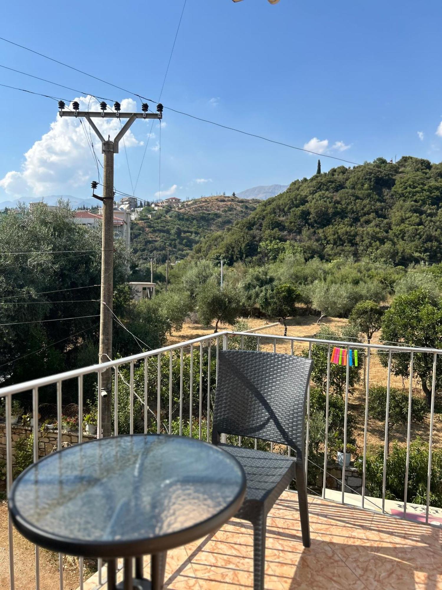 Areti Rooms Hotel Himare Bagian luar foto