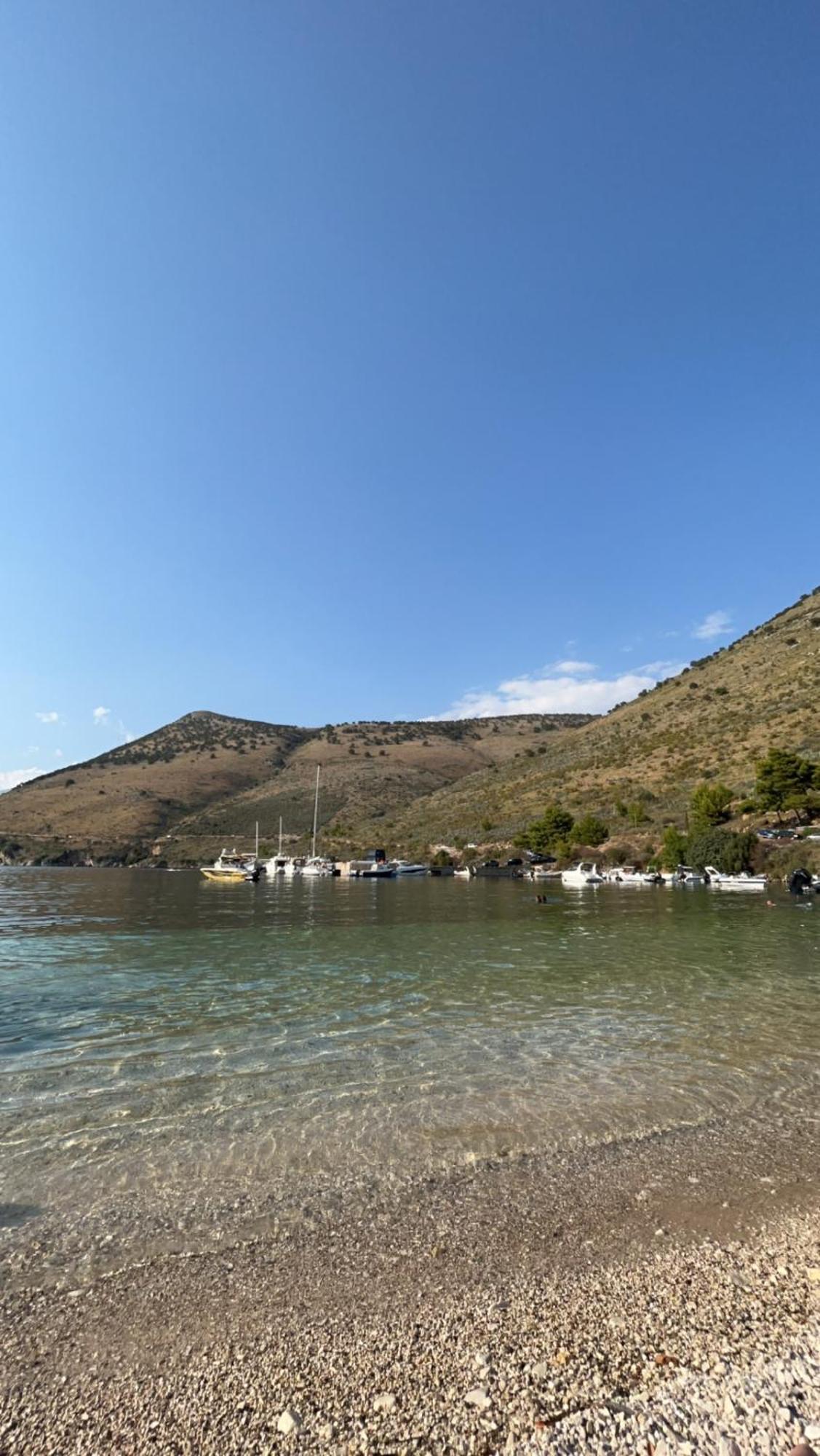 Areti Rooms Hotel Himare Bagian luar foto