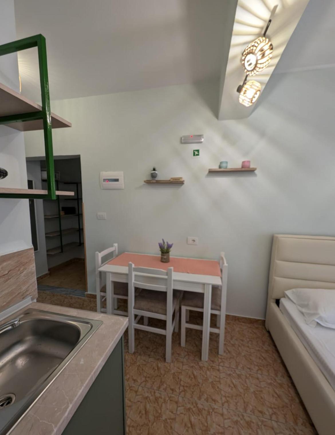 Areti Rooms Hotel Himare Bagian luar foto
